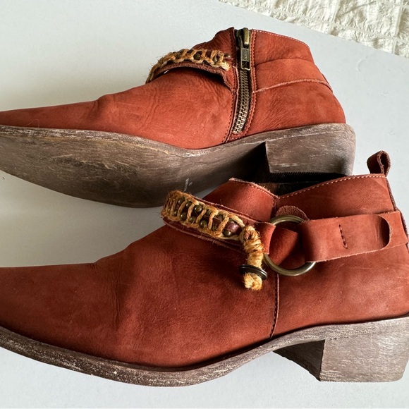 Diego di Luca Rust Colored Ankle Boots, 7, Rope Detail at Ankle, Like New - Picture 4 of 7
